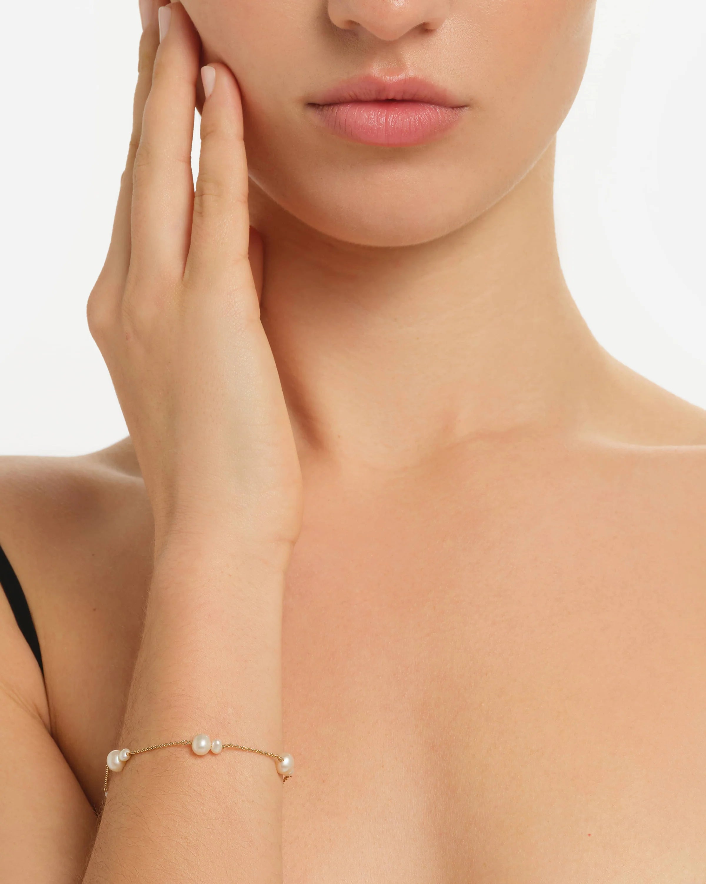 Merano Graduating Freshwater Pearl Bracelet in 18K Gold Vermeil by Handiora