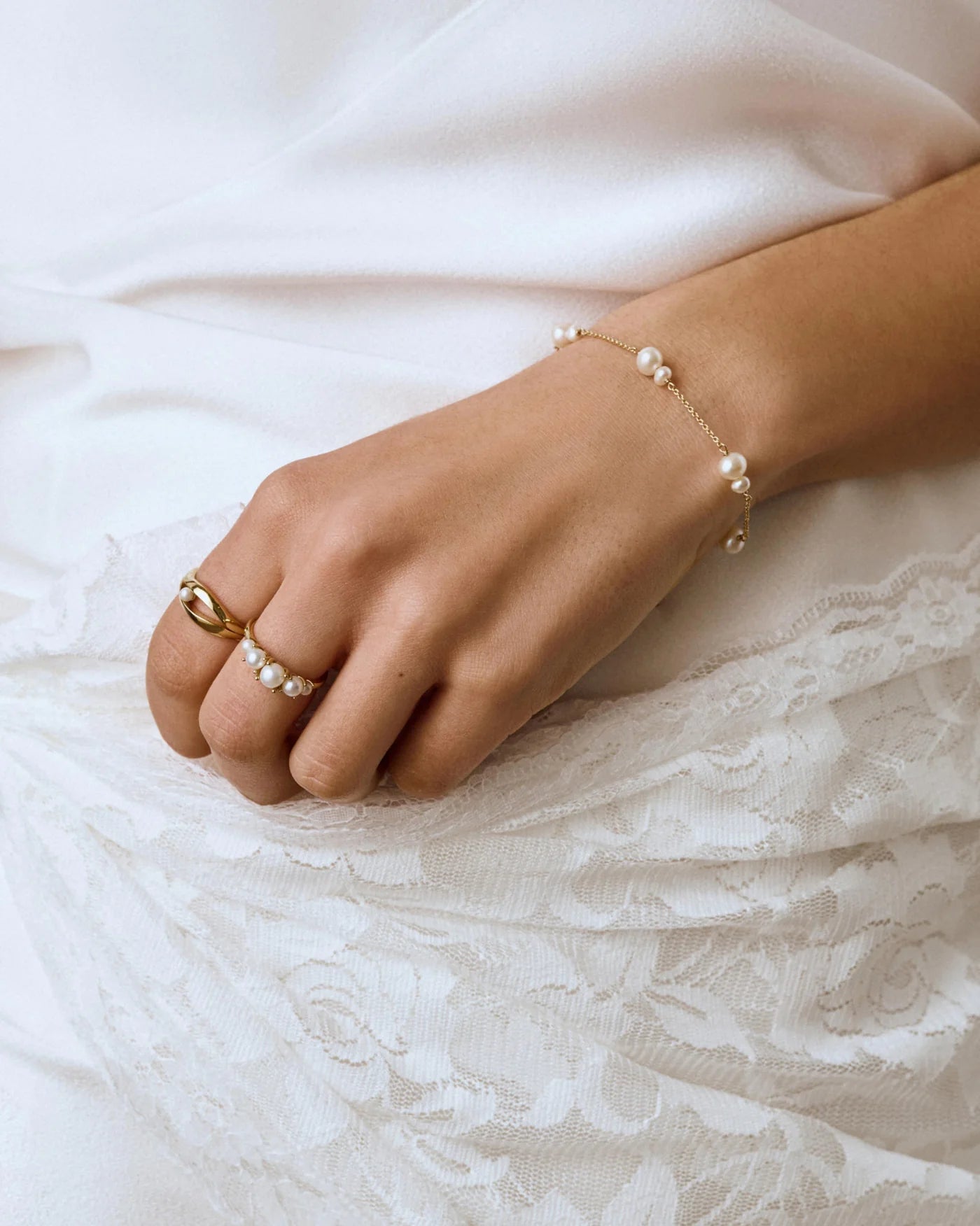 Merano Graduating Freshwater Pearl Bracelet in 18K Gold Vermeil by Handiora