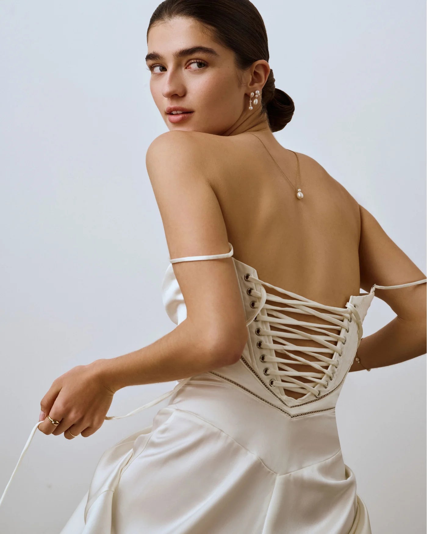 Pendolo Graduating Freshwater Pearl Hoop Earrings in 18K Gold Vermeil by Handiora